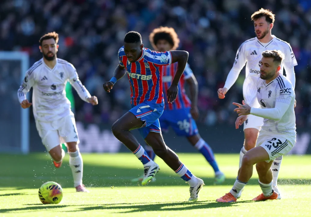 2025_11_30T120622Z_222920967_UP1ELBU0XMK4Y_RTRMADP_3_SOCCER_ENGLAND_CRY_MUN