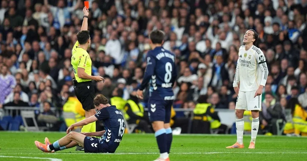 1765161801266_hlv-xabi-alonso-noi-gian-voi-trong-tai-khi-real-madrid-chiu-3-the-do-1765161424749