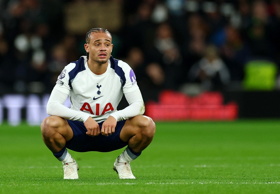 2025_11_29T220058Z_1630287291_UP1ELBT1P5LVM_RTRMADP_3_SOCCER_ENGLAND_TOT_FUL